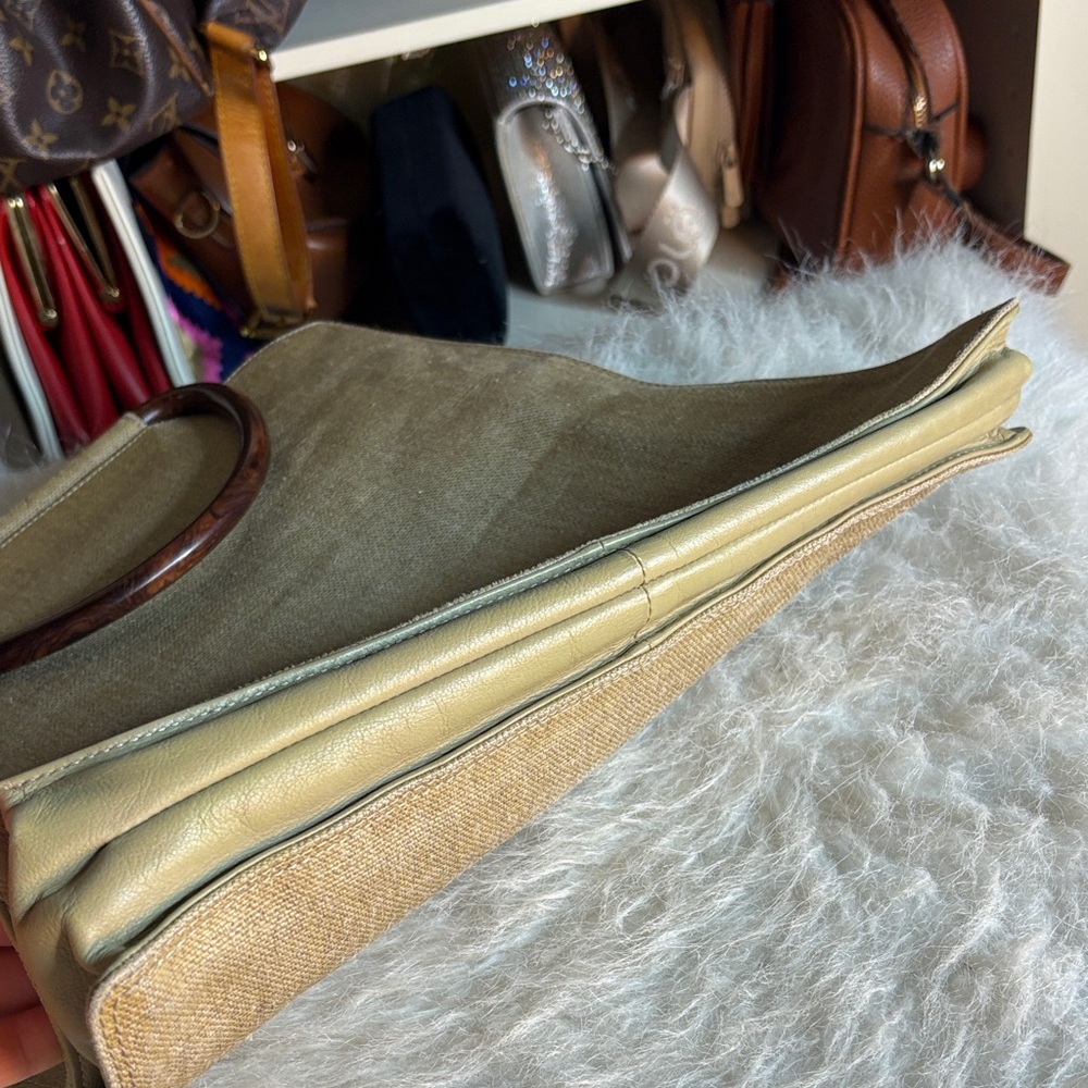 CHANEL Beige Tote with Wooden Handles - Picture 15 of 17